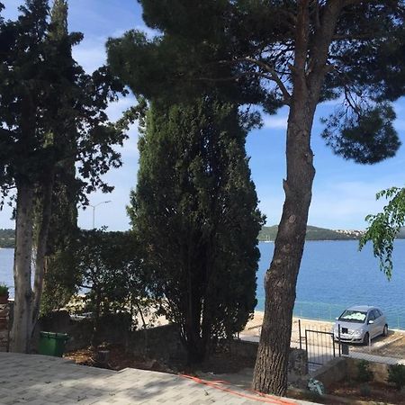 Cozy Place On The Beach Apartment Trogir Luaran gambar