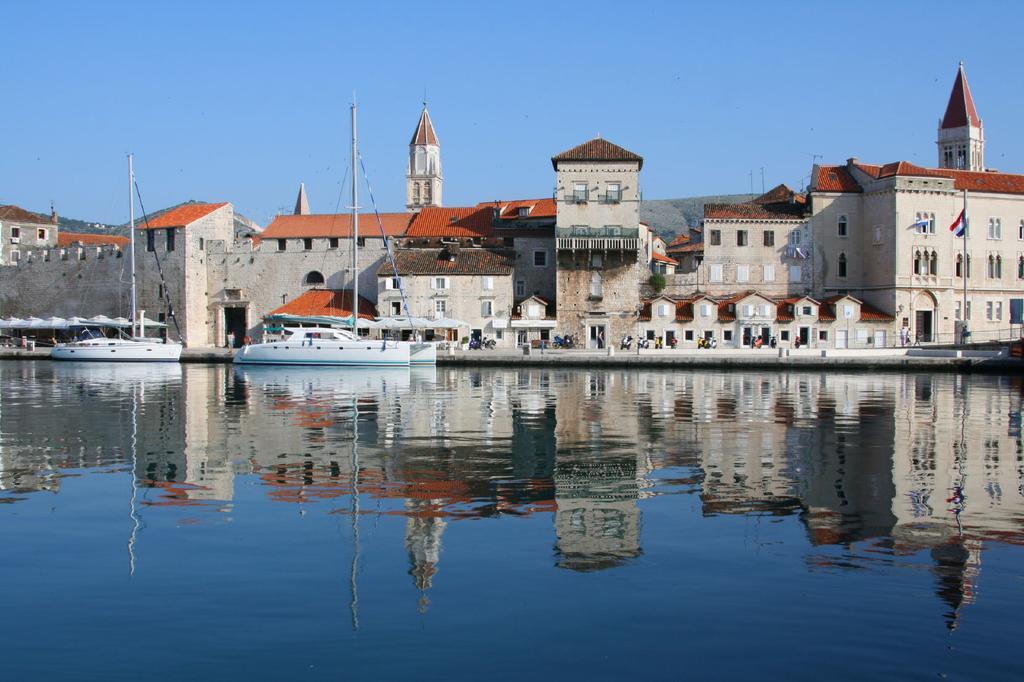Cozy Place On The Beach Apartment Trogir Luaran gambar