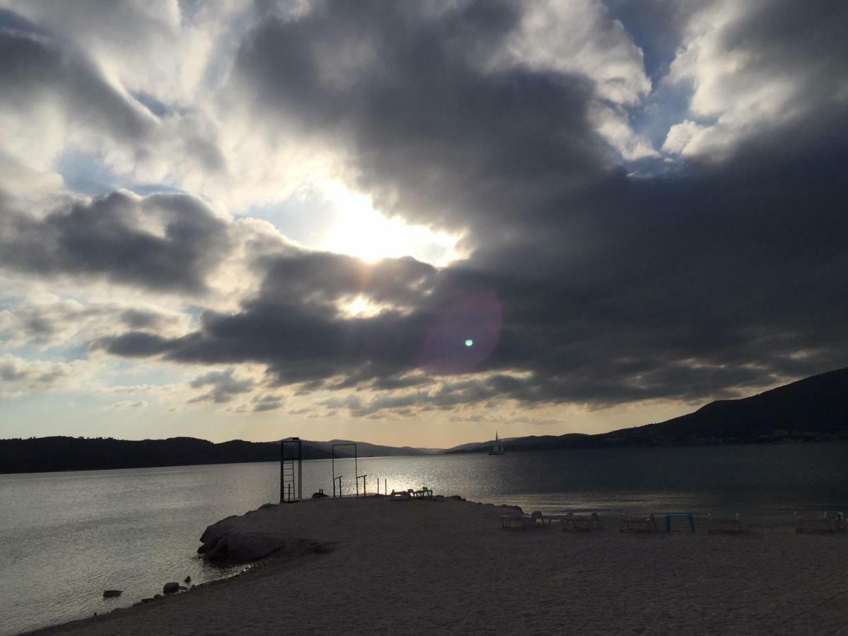 Cozy Place On The Beach Apartment Trogir Luaran gambar