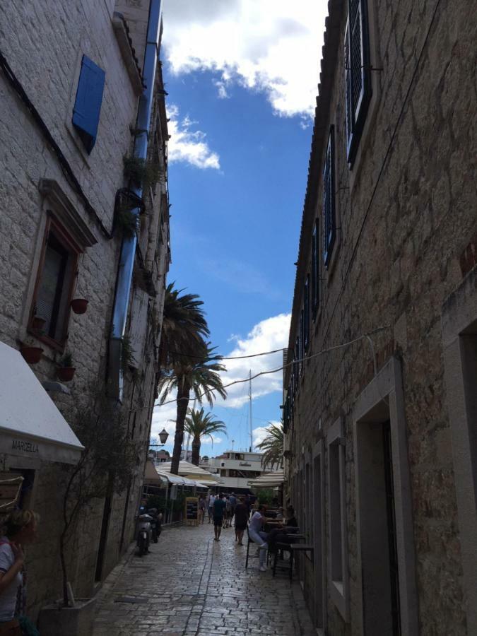Cozy Place On The Beach Apartment Trogir Luaran gambar